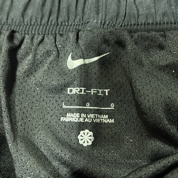 Nike Dri-Fit Running,panty lined,elastic drawstring waist,mesh side panel - Picture 7 of 8